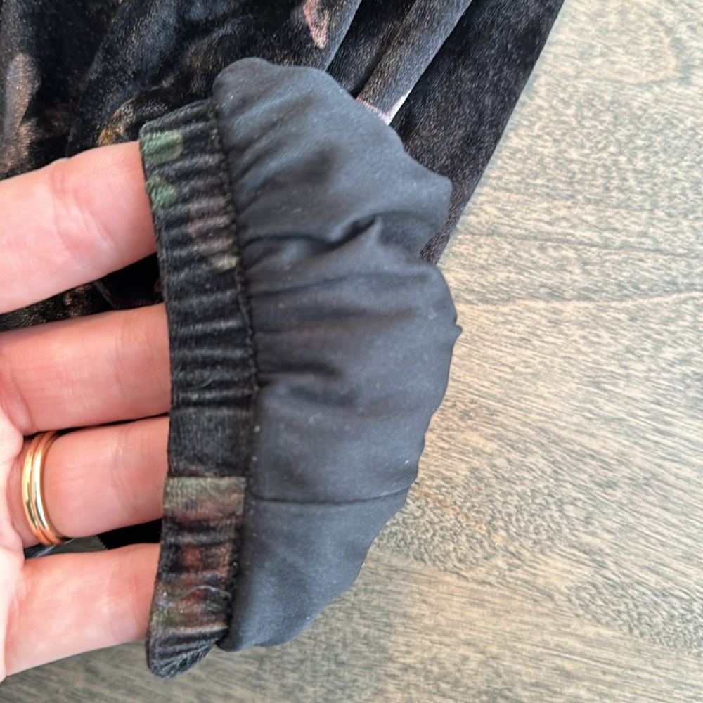 Great condition velvet zip up bomber jacket - Picture 4 of 11